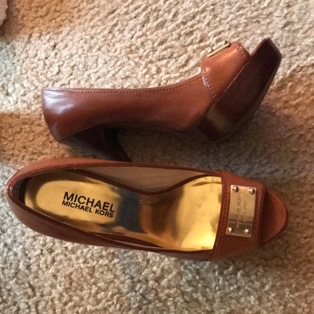 Michael Kors butterscotch heels 6M - Picture 8 of 9